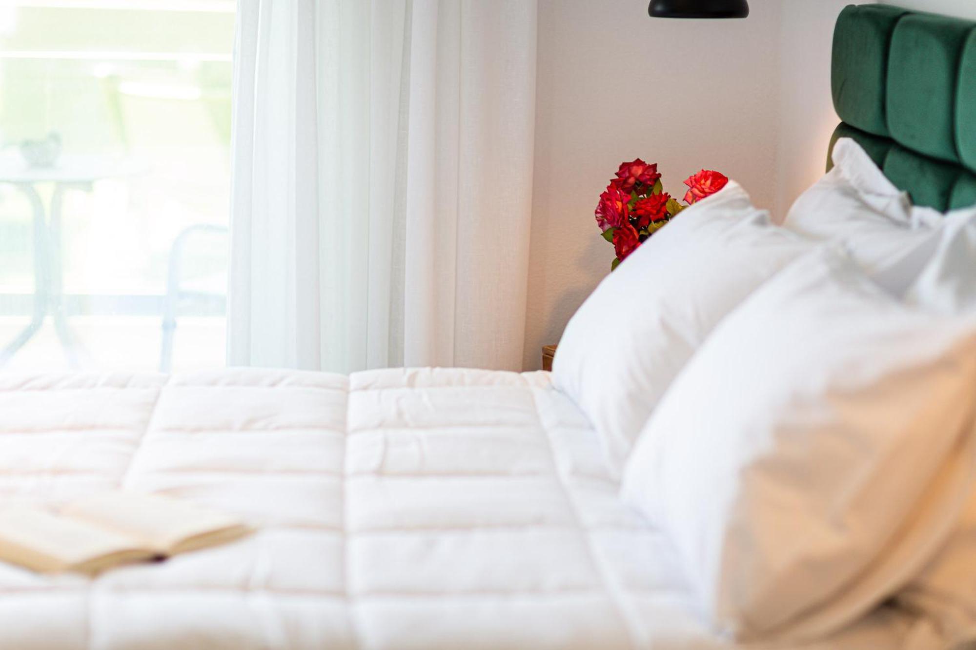 Evilio Suites, Inspired Family Retreat, Βy Thinkvilla Skaleta Exterior photo