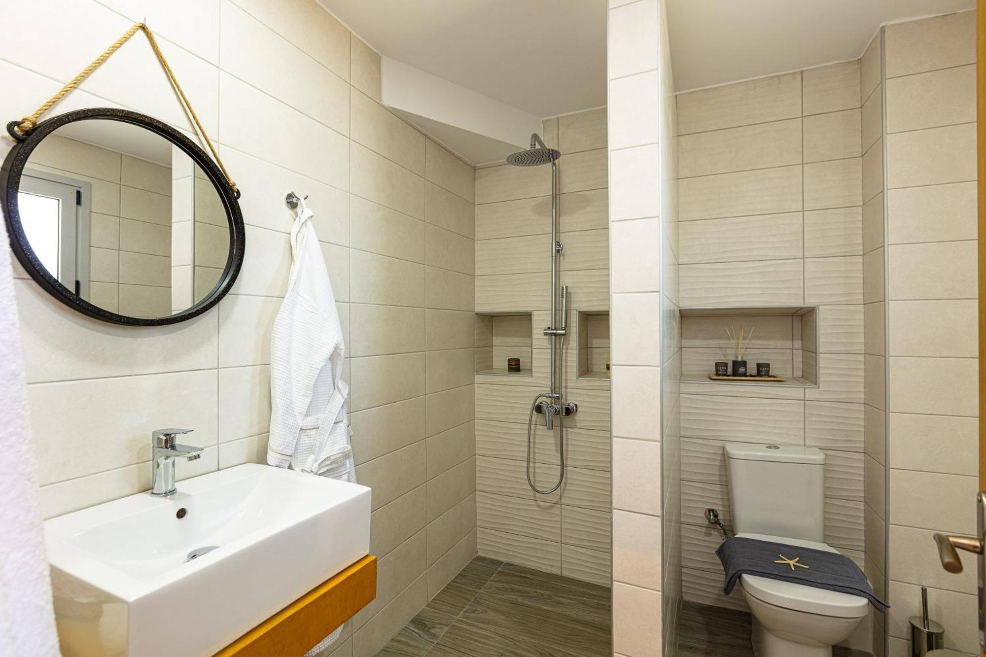 Evilio Suites, Inspired Family Retreat, Βy Thinkvilla Skaleta Exterior photo