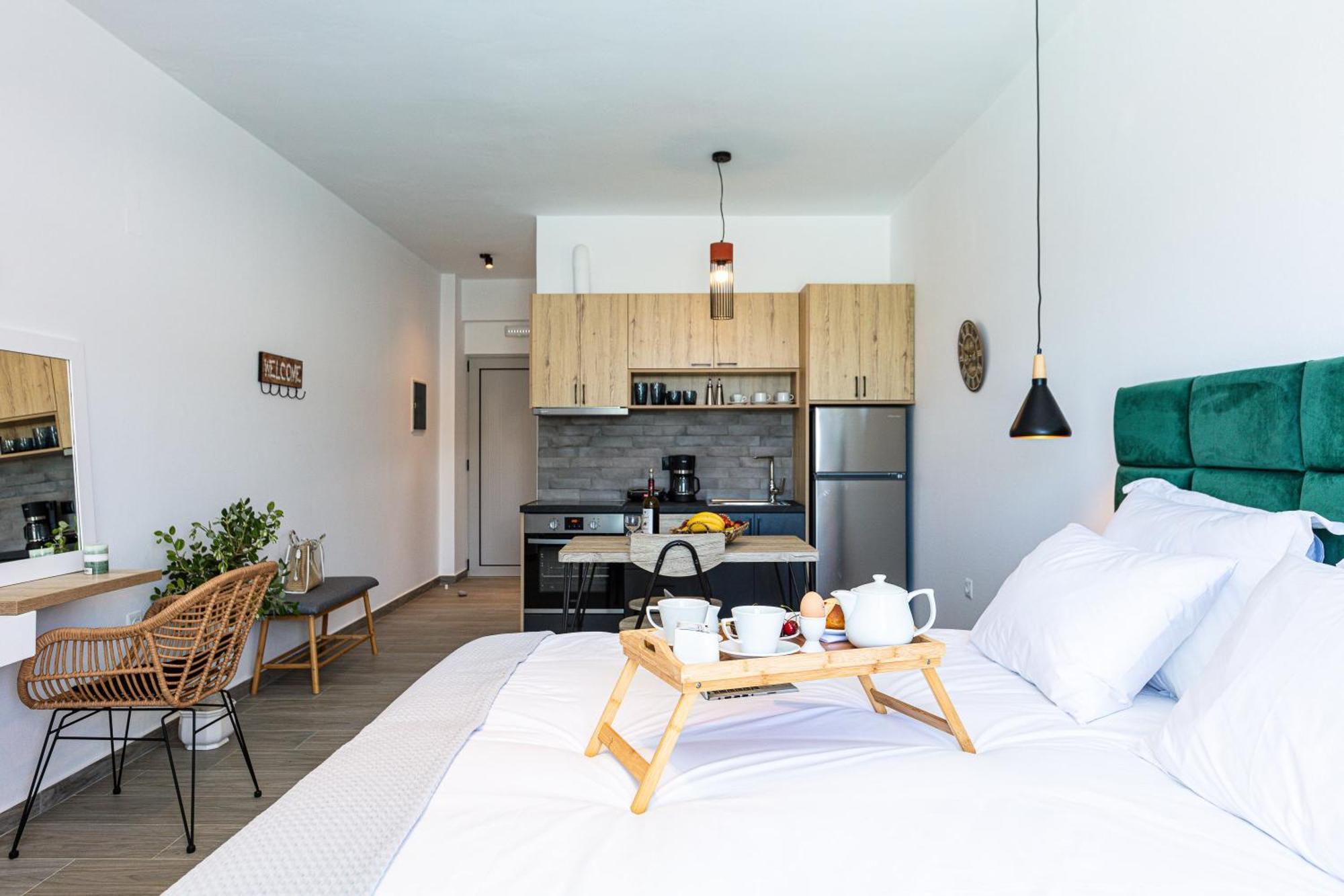 Evilio Suites, Inspired Family Retreat, Βy Thinkvilla Skaleta Exterior photo