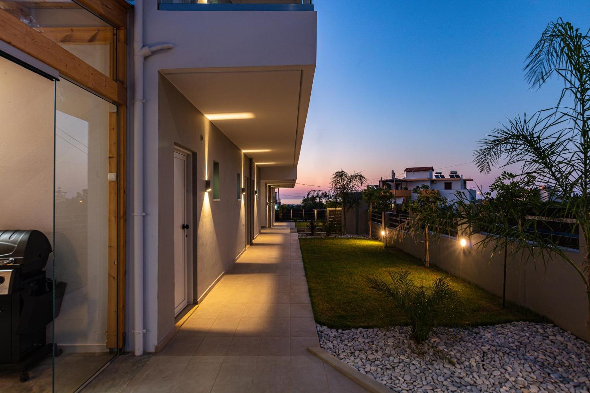 Evilio Suites, Inspired Family Retreat, Βy Thinkvilla Skaleta Exterior photo
